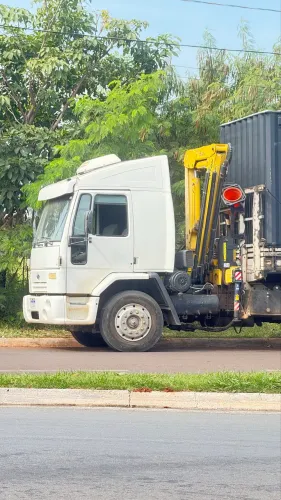 Caminhão Munck 10 ton , 3 lanças hidráulicos