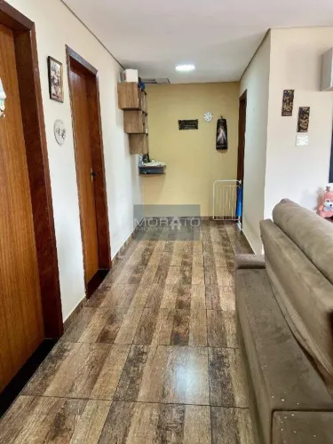 Casa 4 Quartos, Suíte, 2 Vagas de Garagem, no Bairro Nacional em Contagem.
