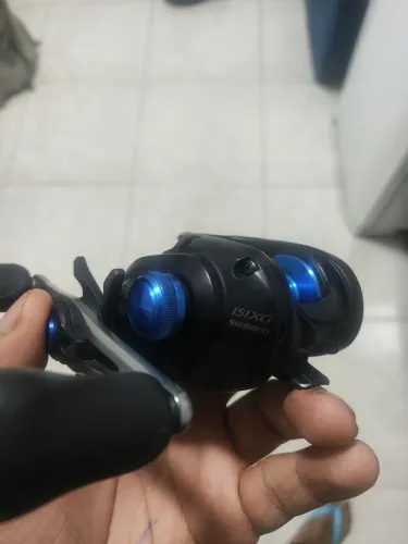 CARRETILHA SHIMANO SLX 151XG - LADO ESQUERDO SEMI NOVA
