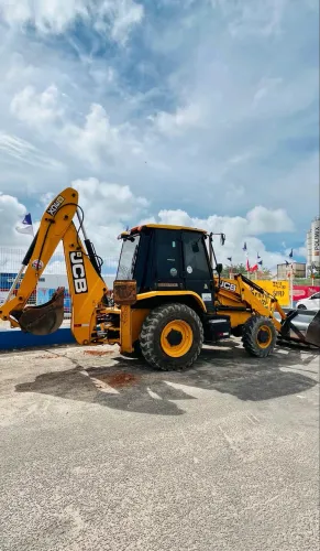 ALUGO RETROESCAVADEIRA JCB