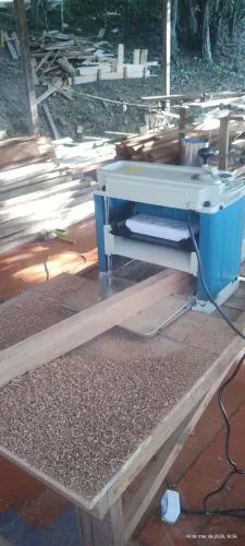 Vendo serra de bancada Makita e desengroso Makita