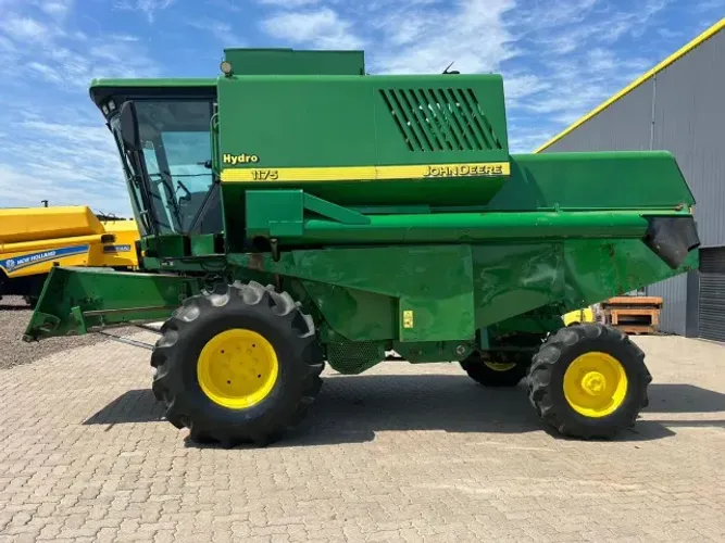 Colheitadeira John Deere 1175