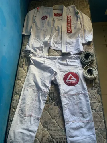 Vendo kimono gracie barra tamanho a2 olha a descrição 