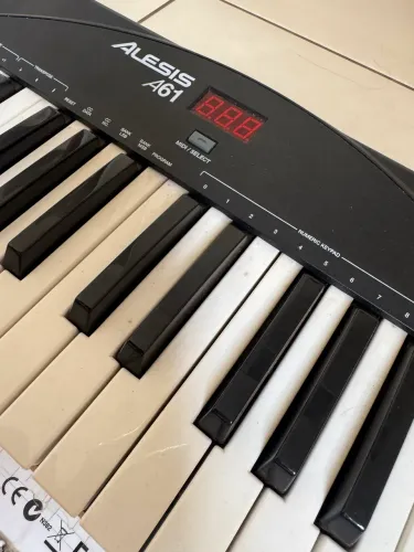 Teclado Controlador Alesis A61