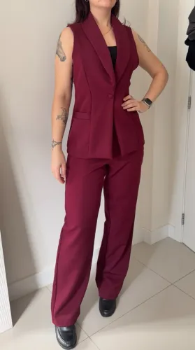 Conjunto colete + calça alfaiataria bordô 40/42