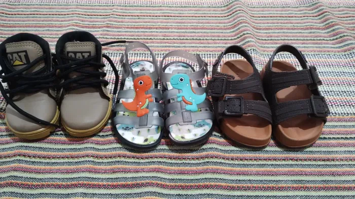 Sapatos, roupas, brinquedos, enfeites berço, canguru bebe.