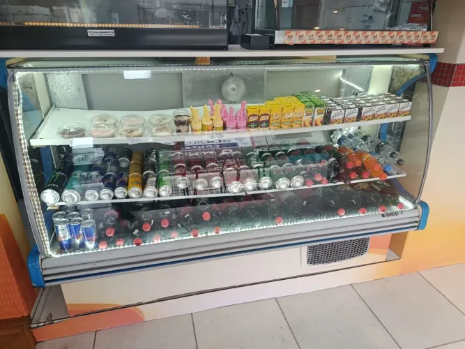 Balcão expositor refrigerador funcionando perfeitamente 1400
