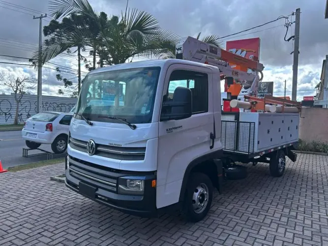 DELIVERY EXPRESS COM CESTO AÉREO ELEVATÓRIO