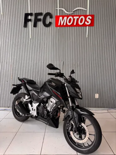 CB 300F ano 2024 IPVA 2026 pago Faço Financiamento