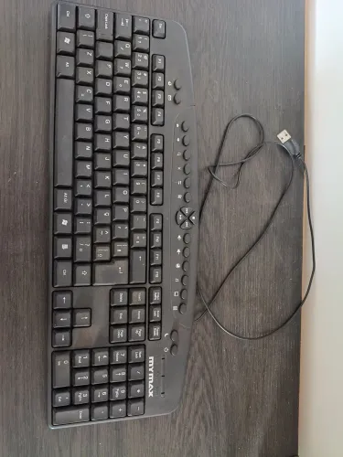 Teclado preto com fio