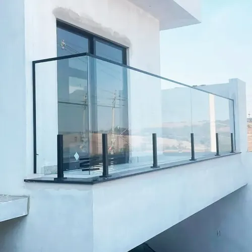 Corrimão de vidro na torre