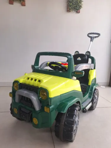Carrinho De Passeio Jeepe Infantil Com Pedal Empurrador Jipe Cor Verde