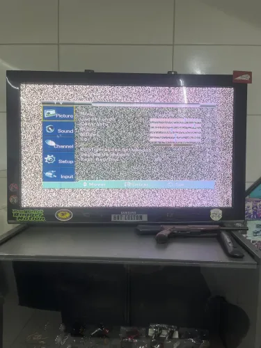 TV plasma Samsung 42 funciona normal mas com 2 riscos na tela 