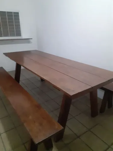 Mesa de churrasco com 2 bancos
