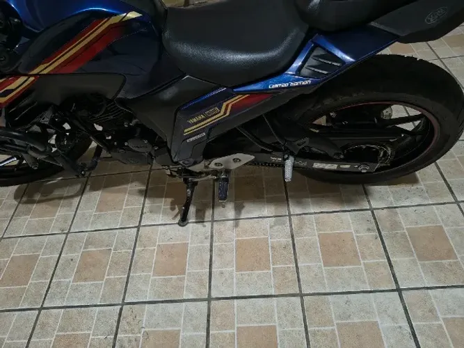 Moto Yamaha FZ25