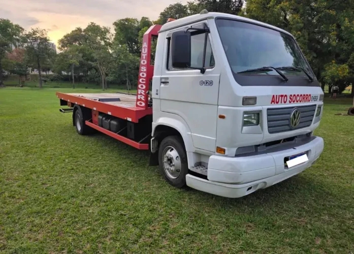 Vw 8.120 plataforma guincho 