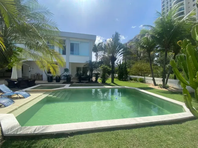 CASA CONDOMÍNIO MALIBU, FINAMENTE DECORADA, PORTEIRA FECHADA!!