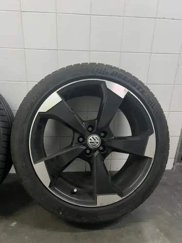 Jogo Rodas aro 18 + Pneus Delinte 225 45 R18