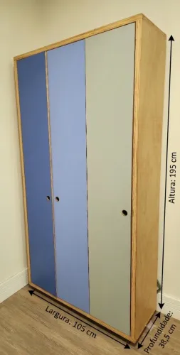 Conjunto de armário e cômoda infantil