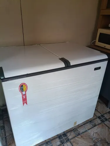 Expositor semi novo lindo