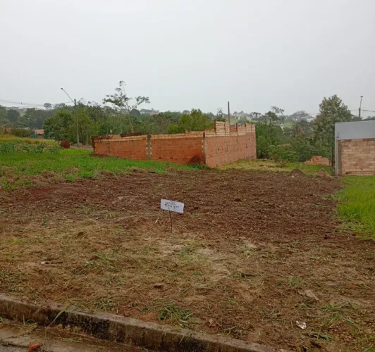 Terreno quitado, aceita financiamento.