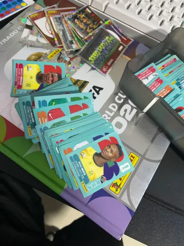 Vende se cartas da copa 2026. E vende-se álbum capa dura prata incompleto