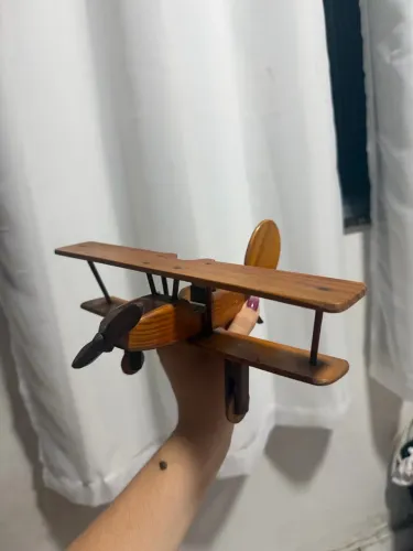 Miniatura de avião colecionável biplano em madeira maciça