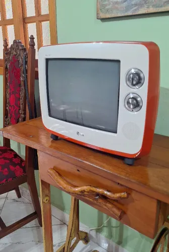 Tv LG Retrô 14" - Modelo 14SR1AB - Design Anos 60 Cores