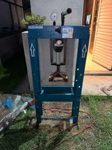 VENDO PRENSA HIDRÁULICA MARCON 15 TONELADAS ?