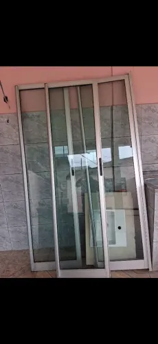 Vendo Porta de vidro em esquadrias