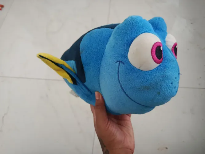 Dory de pelúcia 