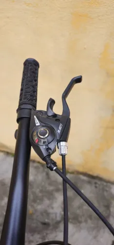 Bicicleta Mountain Bike Alfameq Half aro 29, usada, com pouco uso. Cor preto/vermelho, qua