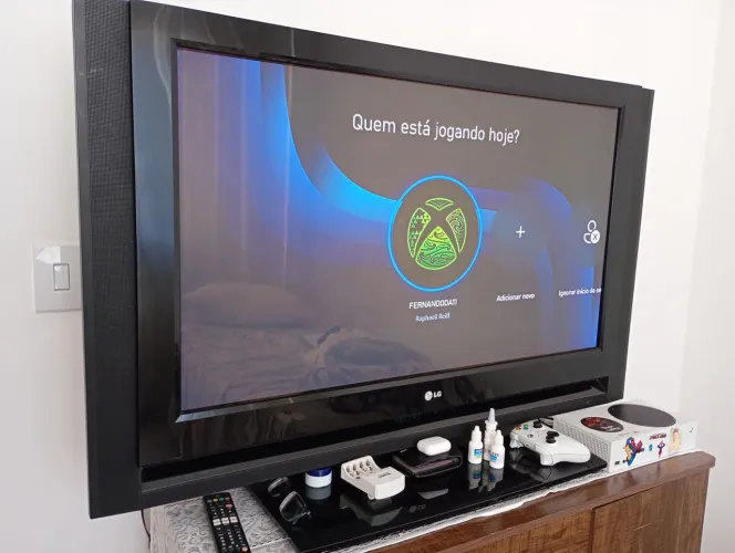 Tv LG 42 não é smart com auto falante nas laterais