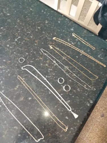 Vendo algumas correntes e anel prata banhado a prata e banhada a ouro