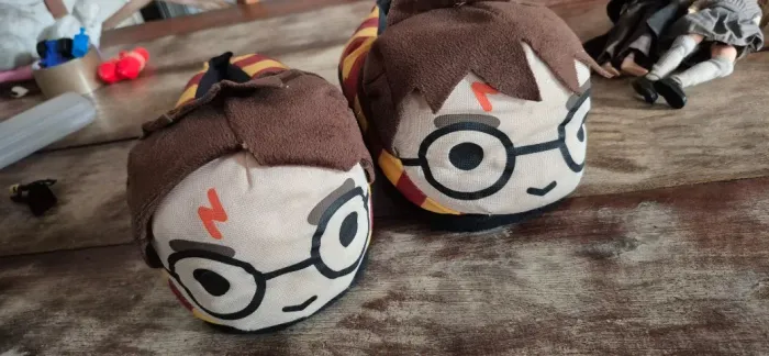 Conjunto de Pantufas tam 28-30 e Cachecol Harry Potter