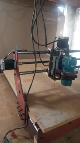 Cnc Router estrutura em aço 650mm x 850mm com computador e controladora