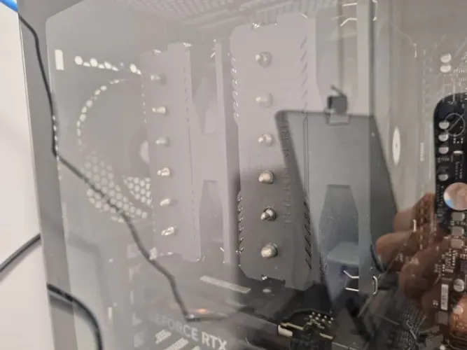 PC Gamer RTX 4060 Ryzen 5 5600x 16gb RAM excelentes ventoinhas e cooler Thermalright