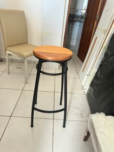 Banco Alto em Madeira