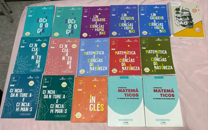 Livros didáticos 2º ano Pensi/Eleva