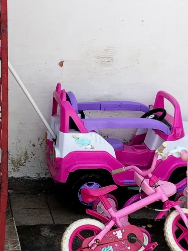 Vendo carinho para criança