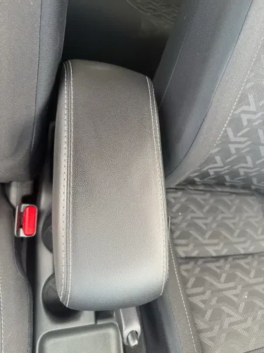 Apoio de braço em couro pra Nissan Kicks 
