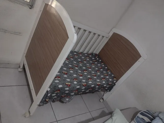 Berço e Guarda Roupa
