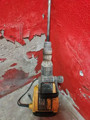 MARTELETE DEMOLIDOR 10KG DEWALT