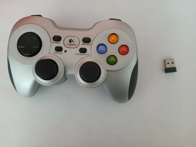 Controle sem fio Logitech f710 para computador