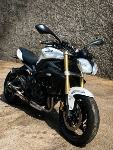 TRIUMPH Street triple 675