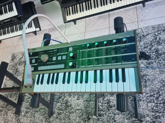Teclado Micro Korg Vocoder MK1