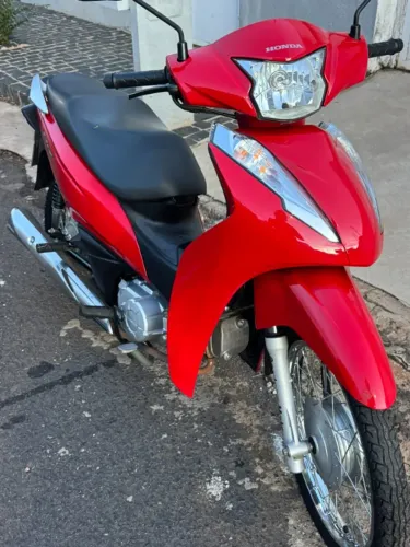 Vendo (aceito troca) Honda Biz 2023/24 unico dono em excelente estado e com manutenção dia