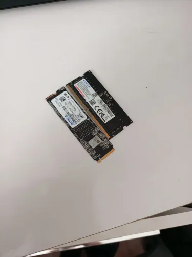 Ram 8 GB ddr5 SSD 512