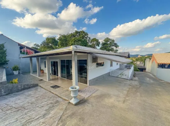 CASA À VENDA NO RIBEIRÃO DAS PEDRAS - INDAIAL/SC