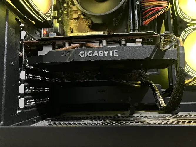 Placa de Vídeo Gigabyte AMD Radeon RX 5600XT 6GB (Com Caixa e NF)